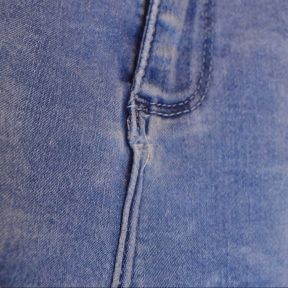 J& Joy Light Wash Skinny Jeans, Size 31/32 - Picture 14 of 16